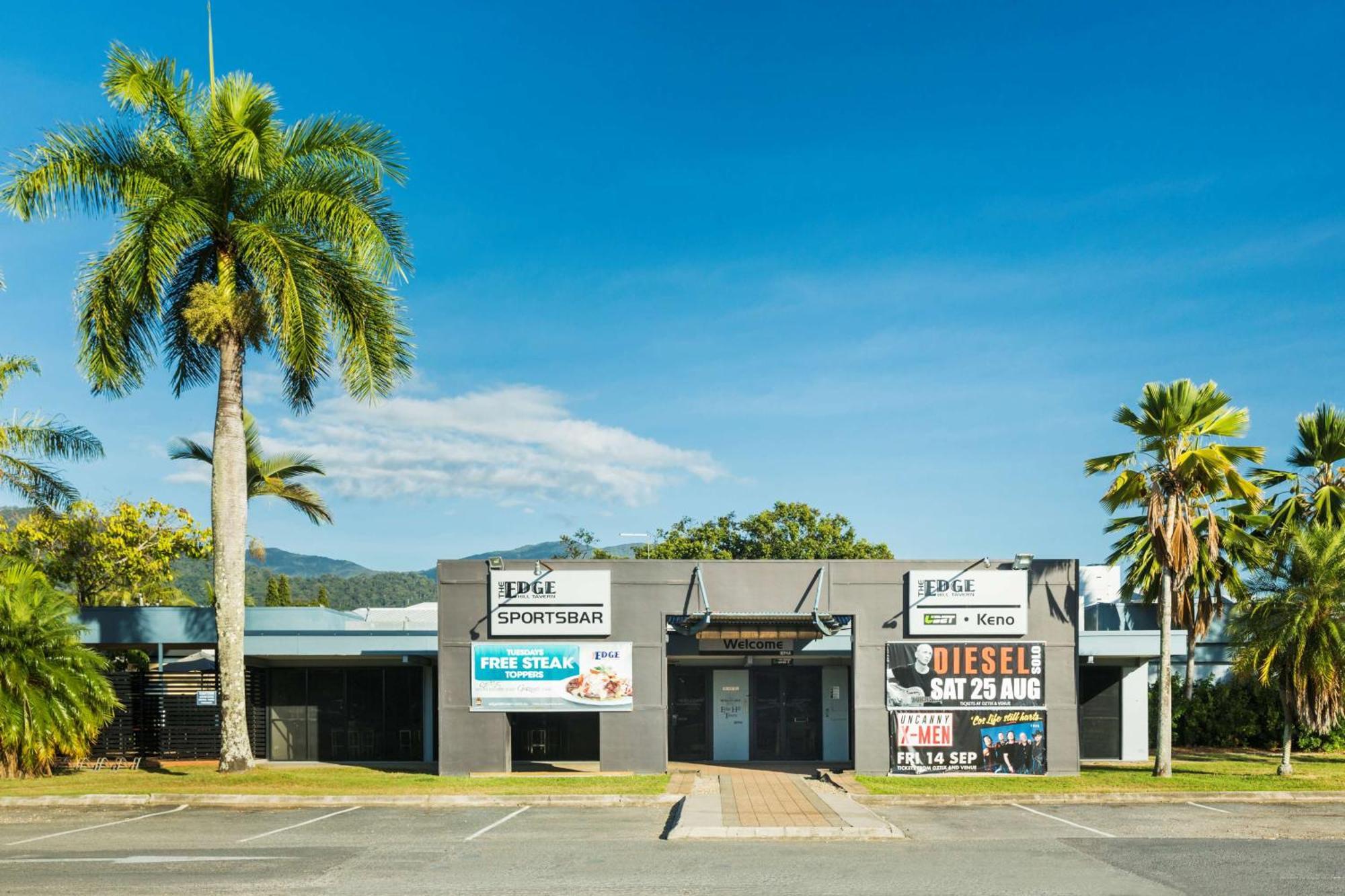 Nightcap At Edge Hill Tavern Cairns Exterior photo
