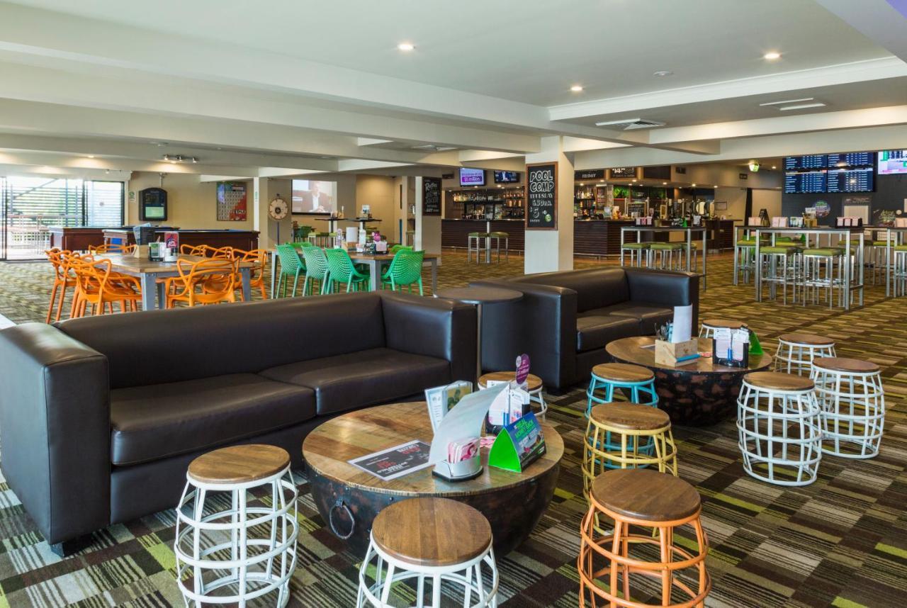 Nightcap At Edge Hill Tavern Cairns Exterior photo